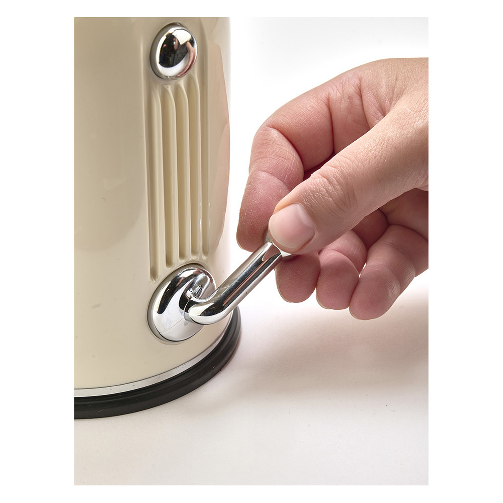 Râpe à manivelle vintage