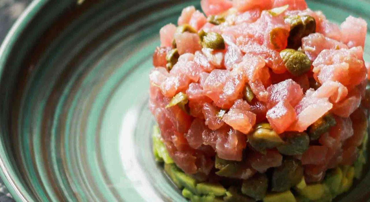 Recette du tartare au saumon sur son lit d’avocat