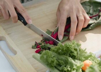 Les couteaux fruits et légumes : astuces d’utilisation pour une découpe parfaite