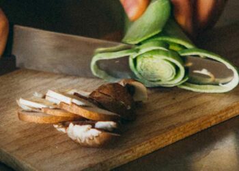 Comment nettoyer une planche à découper en bois ?