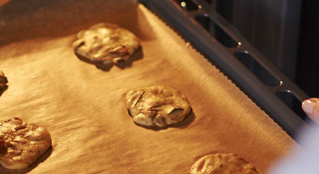 Quelle taille de plaque à pâtisserie choisir selon vos besoins de cuisson ?